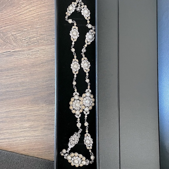 thomas knoell headpiece